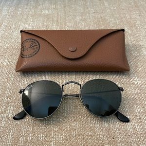 Like new Ray Ban sunglasses, black/chrome